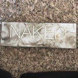 Naked Smoky eyeshadow Palette